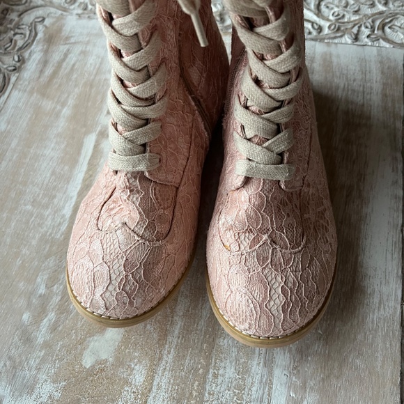 Trish Scully Pink Lace Boot Sz 4 Big Girl - Picture 5 of 13